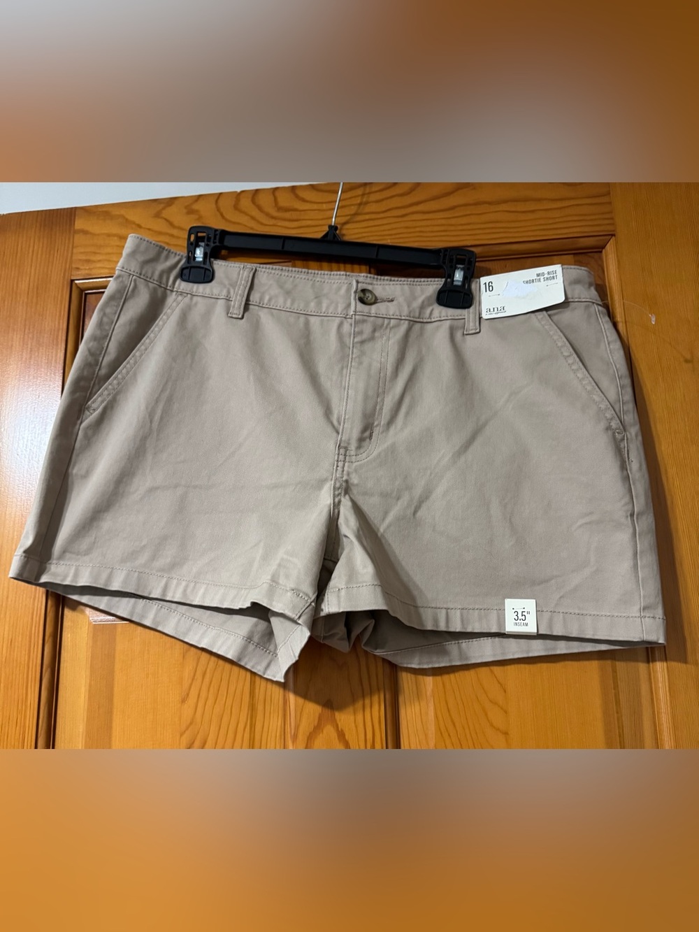 a.n.a Women's Tan Flat Front Shorts Size 16